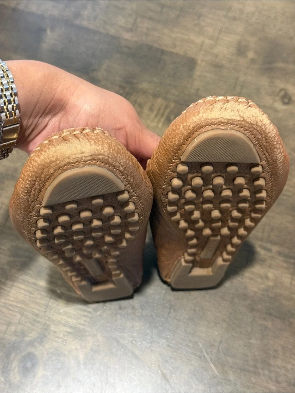 Tory Burch Tan Pebbled Leather Gold Logo Driving Loafers